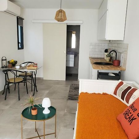 Charmant Studio Moderne Avec Exterieur "Dormir En Provence" Fontvieille Exterior foto