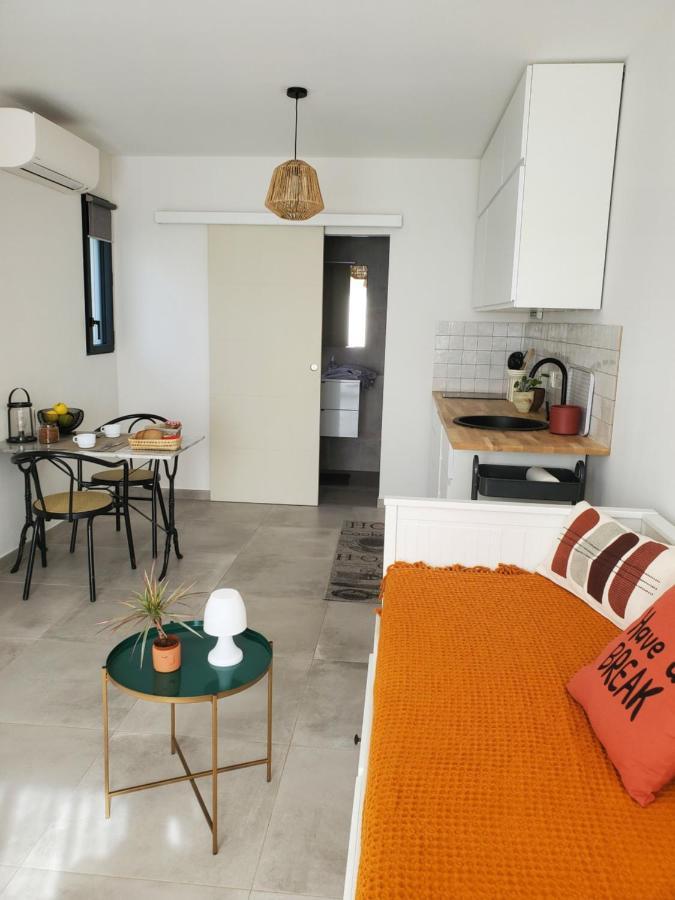 Charmant Studio Moderne Avec Exterieur "Dormir En Provence" Fontvieille Exterior foto